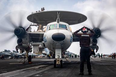 ترامب يدرس «إسقاطاً متدرجاً» للنظام في إيران